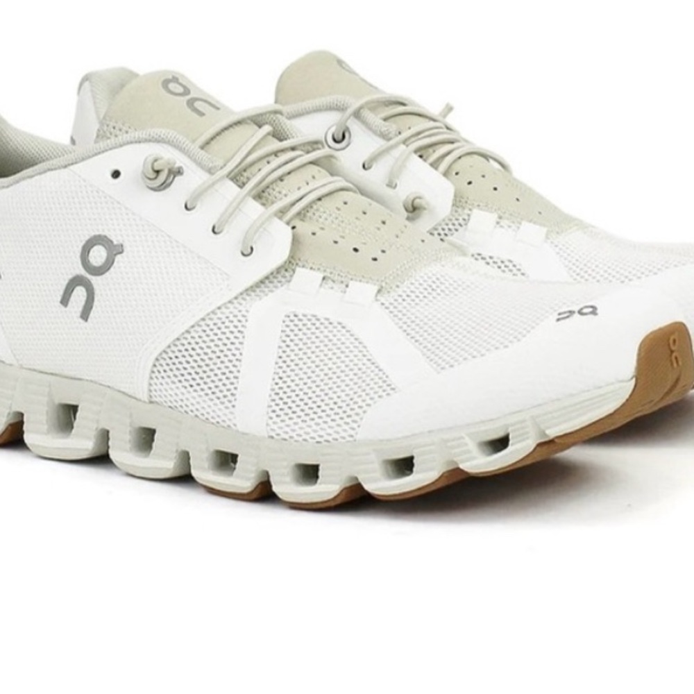 On Cloud Running Sneaker